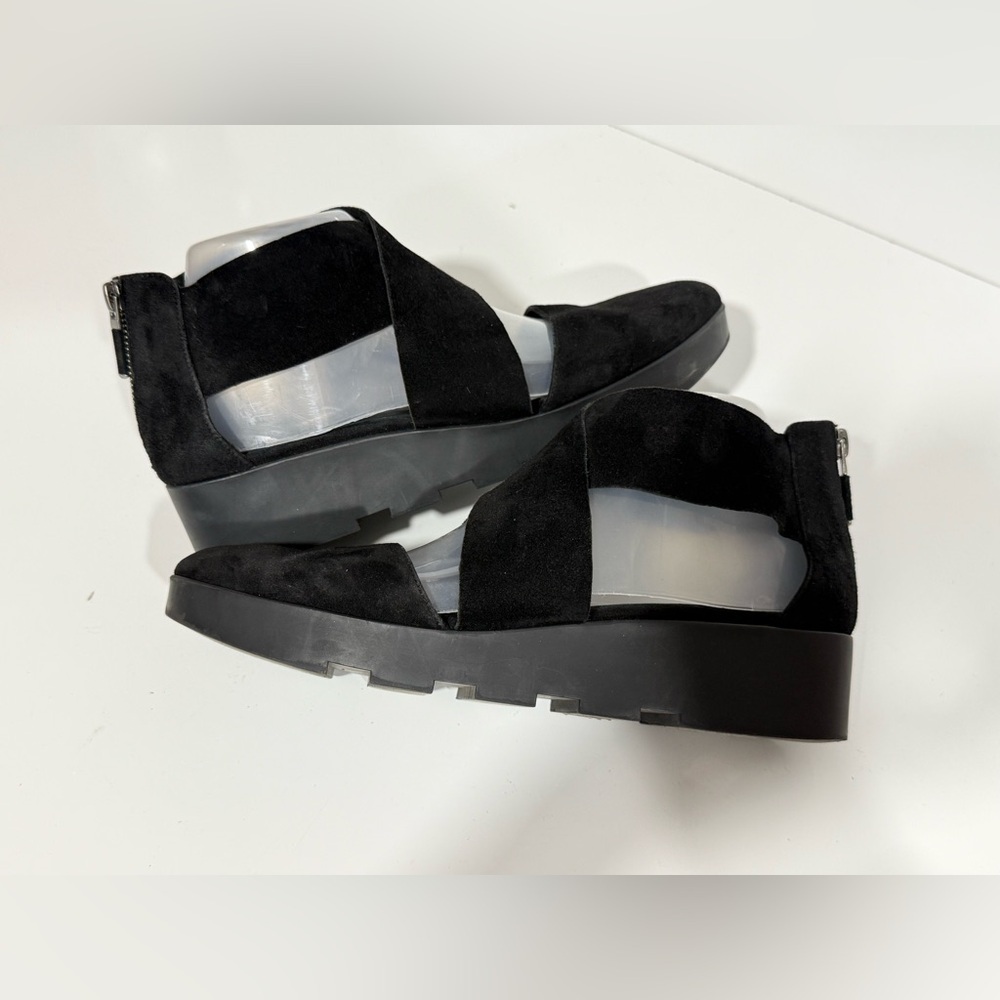 EILEEN FISHER  Black cross strap closed toe sandal size 8 - Picture 2 of 8
